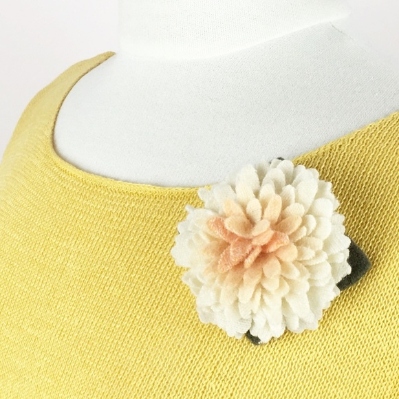 #002 Recycled Cashmere Handmade Flower Pin Brooch - Picture 5 of 6